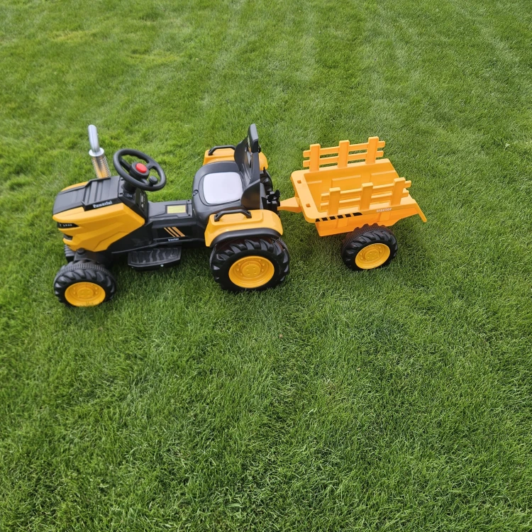 Traktor Elektryczny  12V z Przyczepą – Bluetooth, MP3, Skórzane Siedzenie