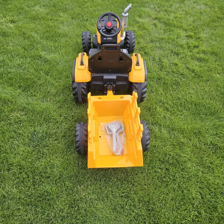 Traktor Elektryczny  12V z Przyczepą – Bluetooth, MP3, Skórzane Siedzenie